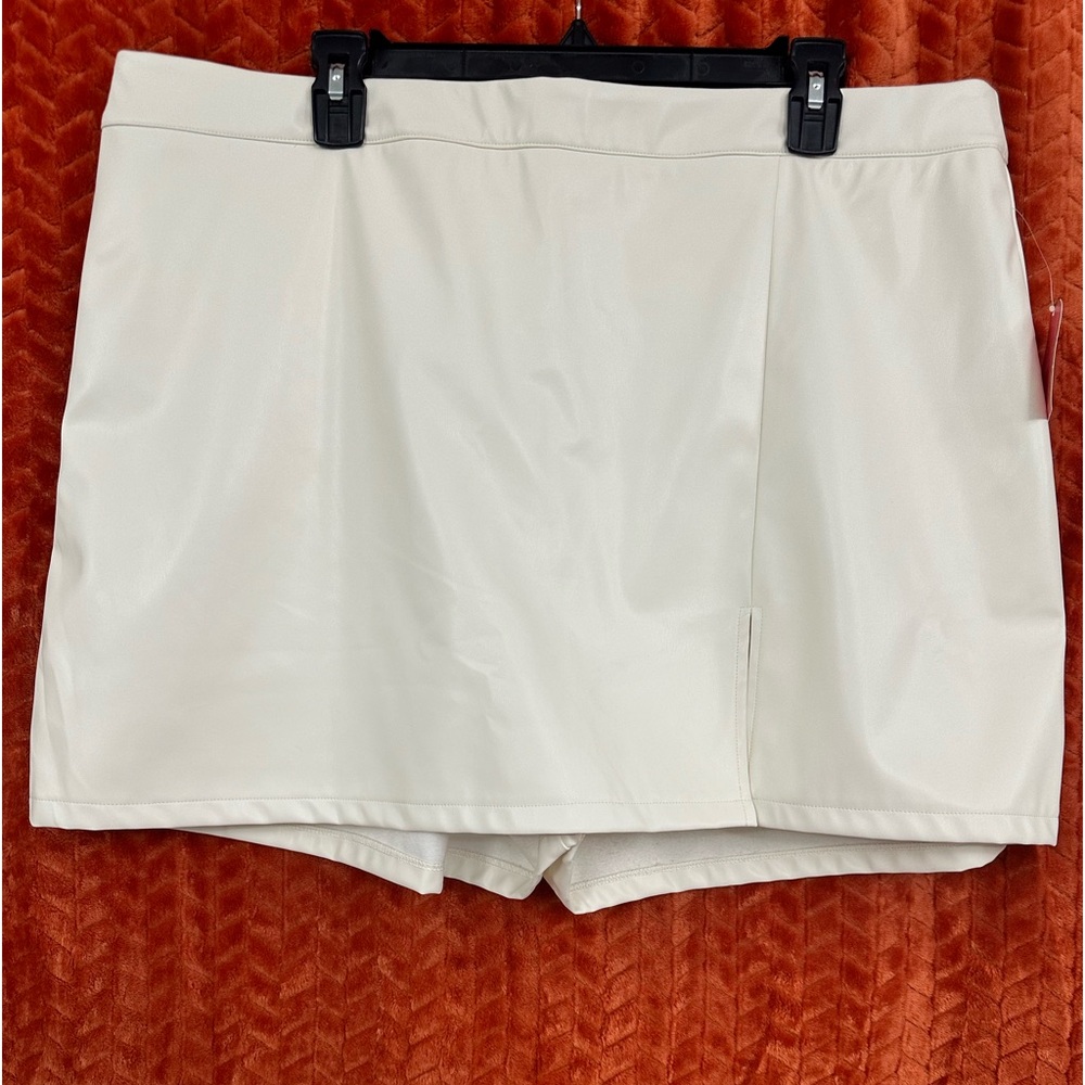 NWT Ivory Pleather Skort from Arula
